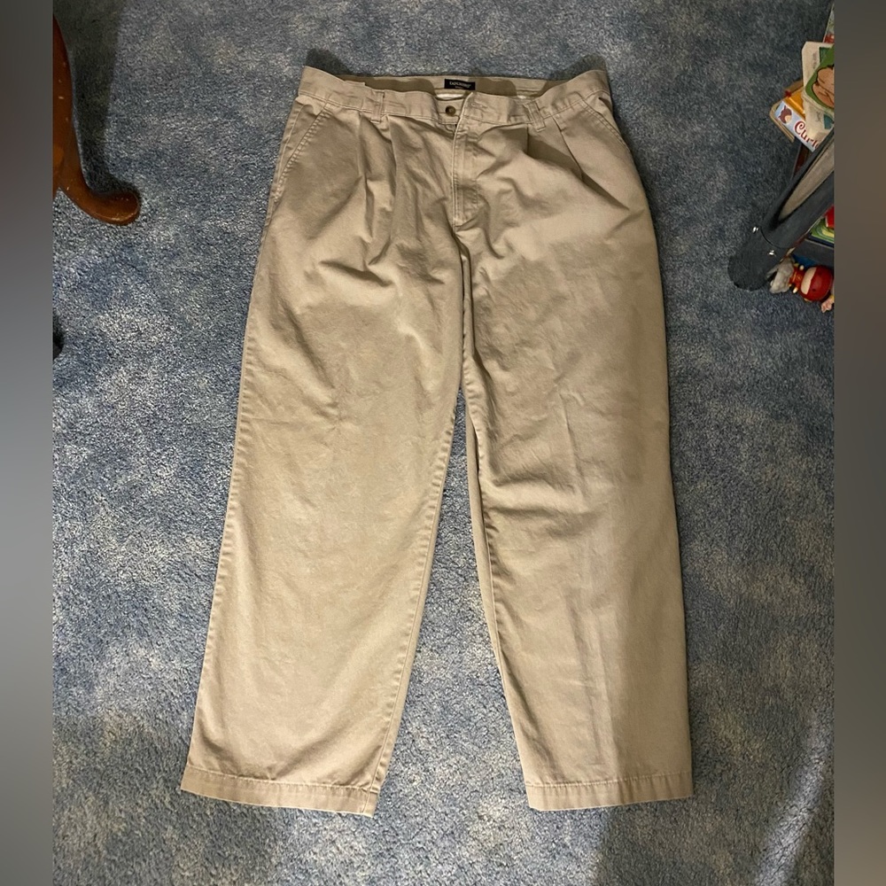 Dockers men’s tan khaki cotton pleated pants. 38x30